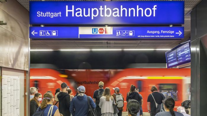ÖPNV  in Stuttgart soll teurer werden: Region kritisiert Verkehrsminister im Ticketstreit