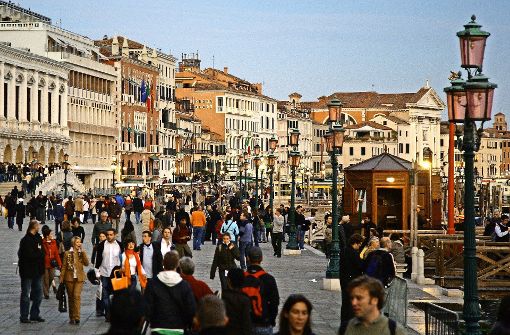 Über zu wenige Besucher kann sich Venedig nicht beklagen – ganz im Gegenteil. Foto: dpa