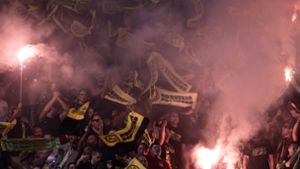 Fans von Borussia Dortmund haben Anhänger des VfL Wolfsburg attackiert. Foto: dpa