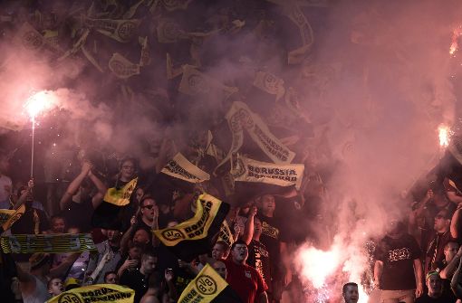 Fans von Borussia Dortmund haben Anhänger des VfL Wolfsburg attackiert. Foto: dpa