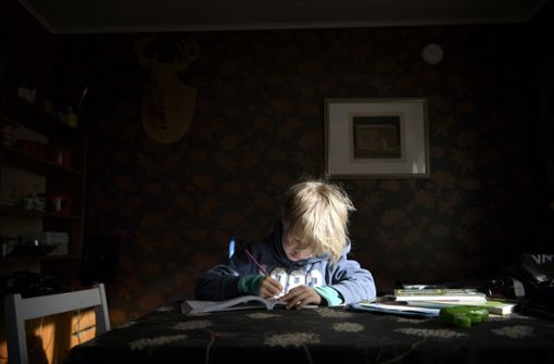 Für wenige Tage daheim lernen oder in der Schule: Vor dieser Entscheidung stehen Eltern und Kinder in Baden-Württemberg. Foto: dp/Antti Aimo-Koivisto