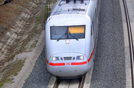 Ein ICE der Deutschen Bahn – das Unternehmen hat 2020 hohe Verluste eingefahren. (Archivbild) Foto: imago images/Martin Wagner