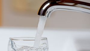 Das Trinkwasser in Villingen-Schwenningen soll verunreinigt sein. Foto: dpa/Symbolbild