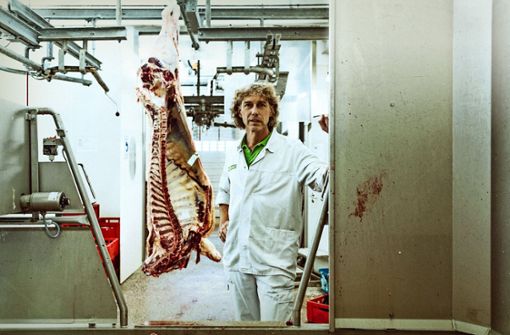 Matthias Minister hat  erkannt, dass viele Fleischliebhaber    auch Wert legen auf eine schonende Schlachtung. Foto:Andreas Reiner Foto:  