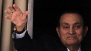 Die Richter des höchsten ägyptischen Berufungsgerichts folgten Mubaraks Argumentation, dass er unschuldig sei und sprachen ihn frei. Foto: EPA