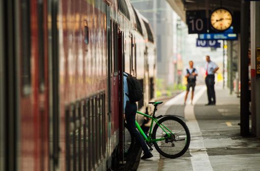In der Schwarzwaldbahn  müssen Fahrgäste bisher für ihr Fahrrad ein Extra-Ticket lösen. Foto: dpa/Andreas Arnold