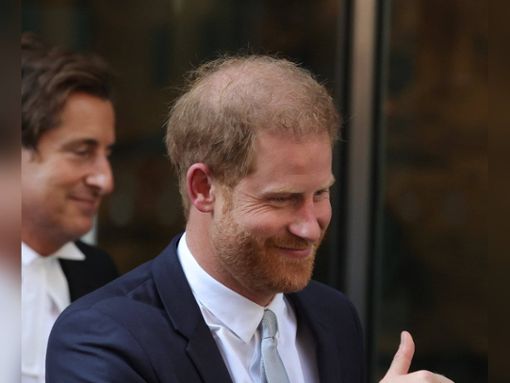 Prinz Harry im vergangenen Sommer beim Verlassen des Londoner High Courts nach seiner Aussage. Foto: imago/Parsons Media