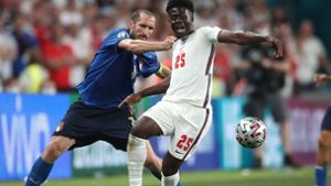 Das Foul des Italieners Giorgio Chiellini an Bukayo Saka hätte aus Sicht des englischen Fans mit Rot bestraft werden müssen. Foto: dpa/Carl Recine
