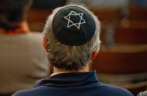 Der badische Landesrabbiner Moshe Flomenmann rät seinen jüdischen Glaubensbrüdern, die Kippa durch eine normale Mütze zu ersetzen, falls sie sich bedroht fühlen. Foto: dpa-Zentralbild