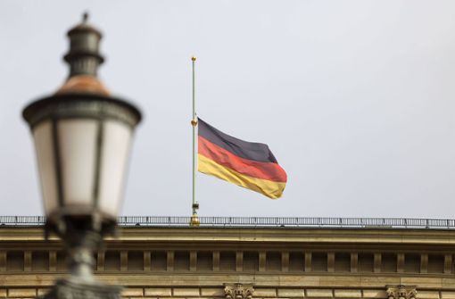 In Deutschland werden die Fahnen am Donnerstag auf halbmast wehen. Foto: IMAGO/Revierfoto/IMAGO/Revierfoto