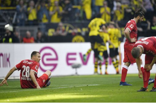 Der VfB Stuttgart fährt nach der 0:3-Niederlage gegen den BVB mit null Punkten nach Hause. Foto: AP