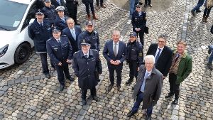 Innenminister Thomas Strobl (CDU, Bildmitte) und  OB Dieter Salomon (Zweiter von rechts) haben vereinbart, mehr Polizei nach Freiburg zu bringen. Foto: Heinz Siebold