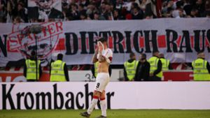 Auch nach der Niederlage gegen RB Leipzig protestieren die Fans des VfB Stuttgart gegen Wolfgang Dietrich. Foto: Pressefoto Baumann