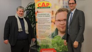 Freuen sich über den unterschriebenen Kooperationsvertrag zur Eröffnung des CAP-Marktes, Bürgermeister Ralf Barth und der Geschäftsführer der Nintegra Unternehmen für Integration gGmbH Marc Hentschke (links) Foto: Gemeinde Denkendorf