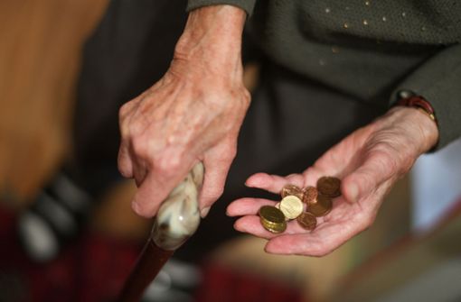 Eine Seniorin aus Stuttgart-Sillenbuch ist dreisten Trickdieben aufgesessen. (Symbolbild) Foto: dpa