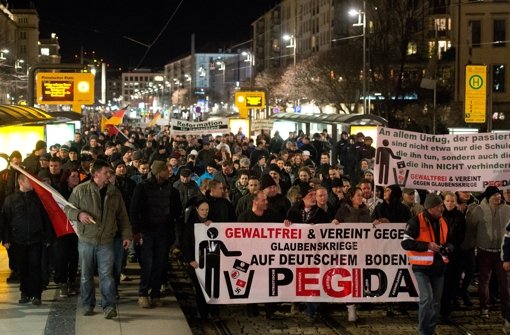 Das Anti-Islam-Bündnis Pegida hat nach islamistischen Terrordrohungen seine für diesen Montag geplante Kundgebung in Dresden abgesagt. Die Polizei verbietet zudem alle Versammlungen unter freiem Himmel. Foto: dpa