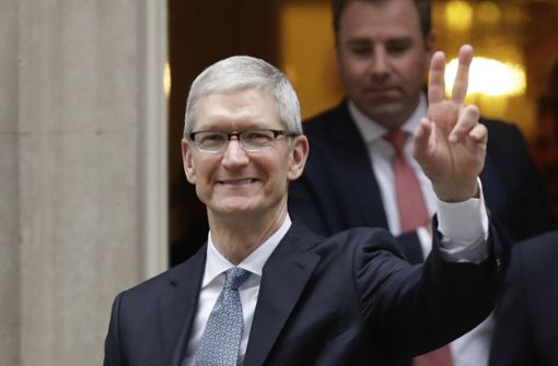 Apple-Chef Tim Cook kann sich über einen höheren Bonus freuen. (Archivbild) Foto: AP