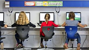 Der Computerraum kann ein Baustein der Digitalisierungsstrategie für Schulen sein. Foto: dpa