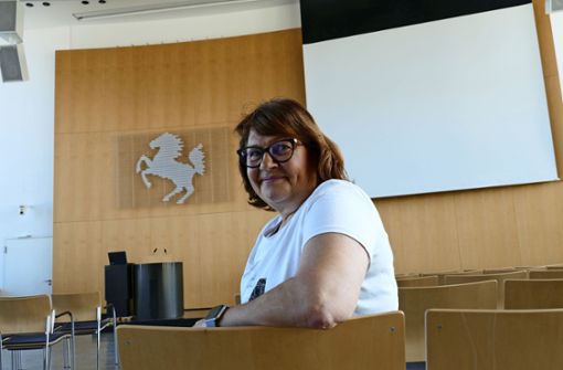 Nach den großen Ferien geht es los: Doris Höh an ihrer neuen Wirkungsstätte für die FDP im großen Sitzungssaal. Foto: Nagel