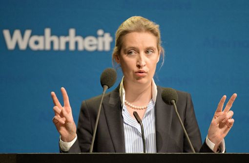 Alice Weidel auf dem Landesparteitag in Heidenheim: „Die Kategorie Prüffall ist nicht anders als das Bekenntnis des eigenen Scheiterns der Undemokraten.“ Foto: dpa