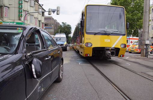 Zu einem Stadtbahnunfall ist es am Montagmittag in Bad Cannstatt gekommen. Foto: Andreas Rosar