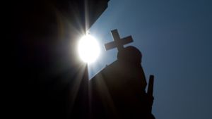 Karfreitag gedenken die Christen dem Leiden Christi am Kreuz. Foto: picture alliance / dpa/Arno Burgi