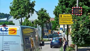 In Affalterbach eine Straße zu überqueren, kann wegen des starken Verkehrs schwierig sein und dauern. Foto: Werner Kuhnle