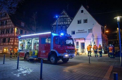 Ein bislang unbekannter Mann hat am späten Sonntagabend versucht, ein Café in Ditzingen in Brand zu setzen. Foto: 7aktuell.de/Nils Reeh/7aktuell.de | Nils Reeh