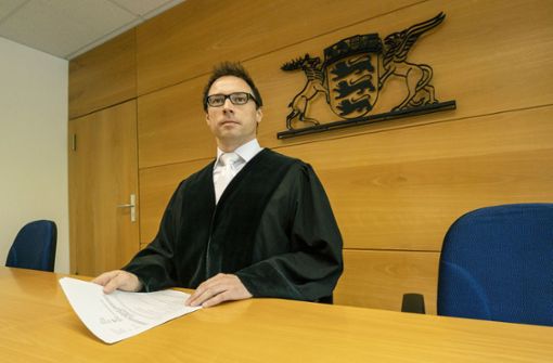 Alexander Lobmüller, seit 17 Jahren im Talar, findet, dass bei Richtern die Erfahrung in der täglichen Arbeit  keine Rolle spielt. Foto: factum/