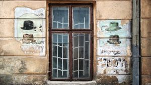 Lwiw (Lemberg), Galizien, Ukraine 2015: Ladenschild eines jüdischen Hutmachers Foto: Christian Herrmann