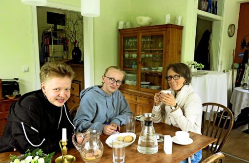 Klimaschutz wird bei Marianne, Miriam und Martina Siebeck (v. li.) intensiv diskutiert. Foto: Gann