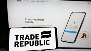 Bald gibt es auch eine Debitkarte von Trade Republic. Foto: T. Schneider / shutterstock.com