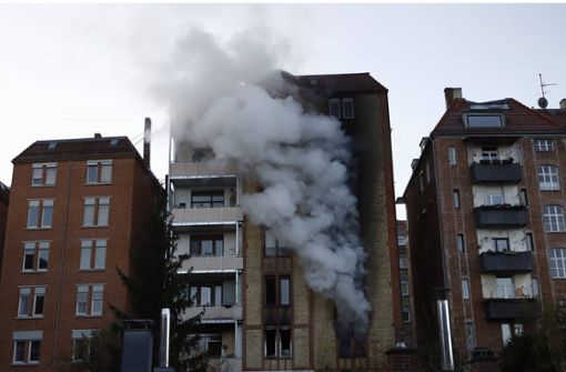 Rauchwolken über Stuttgart: In der Liststraße brennt ein mehrgeschossiges Wohnhaus. Foto: 7aktuell.de/Simon Adomat