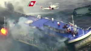 Am Sonntagmorgen war auf der Adria-Fähre Norman Atlantic in der Bähe der griechischen Insel Korfu ein Feuer ausgebrochen. Foto: ANSA / ITALIAN COAST GUARD