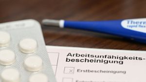 Der Krankenstand in Baden-Württemberg hat sich auch 2023 auf hohem Niveau festgesetzt. (Symbolbild) Foto: dpa/Bernd Weißbrod