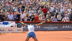 Rafael Nadal gewann das Finale in Hamburg gegen Fabio Fognini 7:5, 7:5. Foto: dpa