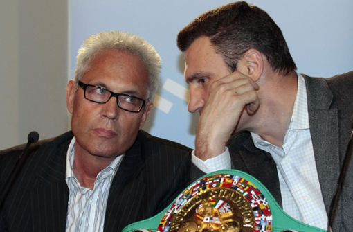 Bernd Bönte (links), hier 2009 vor einem Fight in Stuttgart  mit Vitali Klitschko Foto: Bauma/n