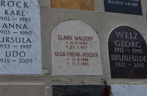Claire Waldoffs Grabplatte am Kolumbarium des Pragfriedhofs Foto: dpa