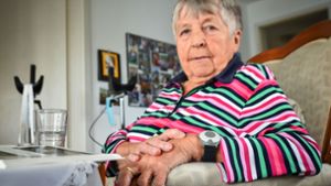 Doris Söhner ist kürzlich gestürzt – „ein Albtraum“, sagt die Seniorin. Foto: Lichtgut/Ferdinando Iannone