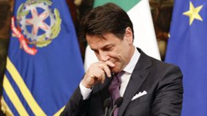 Italiens Regierungschef Giuseppe Conte erklärt das Ende der Regierung. Foto: AP