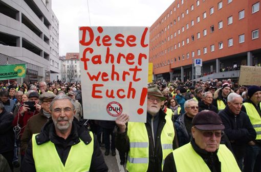 Zum vierten Mal gingen die Gegner des Diesel-Fahrverbots in Stuttgart auf die Straße. Foto: Andreas Rosar Fotoagentur-Stuttg