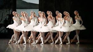 Höchste Präzision: Das Stuttgarter Ballett tanzt „Schwanensee“ Foto: RN/Roman Novitzky
