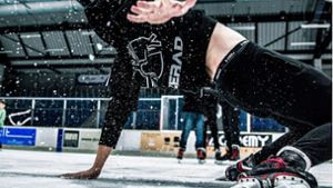 Jede Menge akrobatische Einlagen und Sprünge können Eislauffreunde bei den Battles der Ice-Freestyler sehen. Foto: Icerad/Marc Gruber