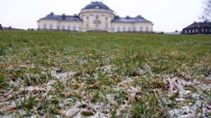 Bereits nach wenigen Stunden schmolz der Schnee auch am Schloss Solitude wieder dahin. Foto: Fotoagentur-Stuttgart / Andreas Rosar