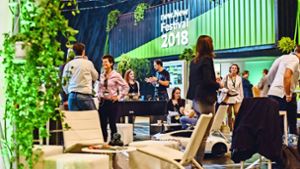 Rund 200 etablierte Unternehmen und 130 Start-ups treffen sich in lockerer Atmosphäre beim Innovationsfestival. Foto: Lichtgut/Max Kovalenko