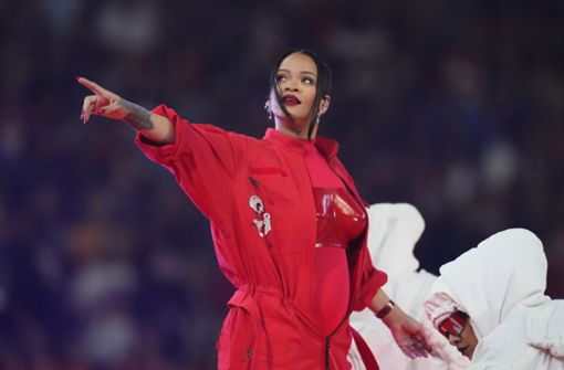 Rihanna bei ihrem Auftritt in der Pause des Super Bowl Foto: dpa/Ross D. Franklin
