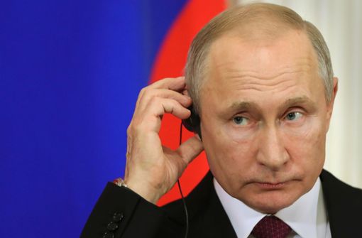 Hört er die Klagen aus dem Volk? Russlands Präsident Putin ist in Nöten. Foto:  