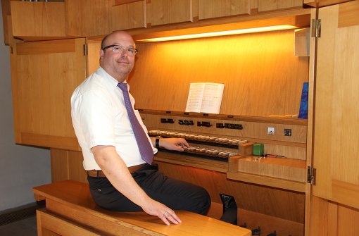 Alexander Kuhlo (hier an der Plum-Orgel in der Johanneskirche) freut sich auf seine neue Aufgabe. Foto: Bernd Zeyer