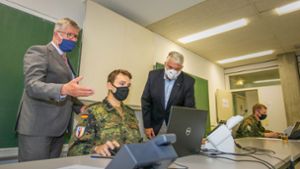 Im Landratsamt in Esslingen sind bereits Soldaten im Corona-Dienst. Im Stuttgarter Gesundheitsamt rücken sie an diesem Donnerstag an. Foto: Roberto Bulgrin