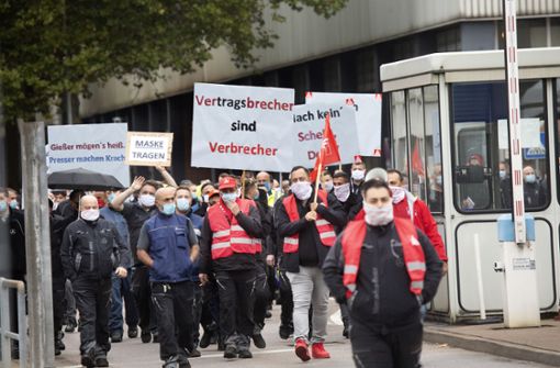 Anfang Oktober sind die Beschäftigten in Untertürkheim/Werksteil Mettingen auf die Straße gegangen. Foto: Ines Rudel